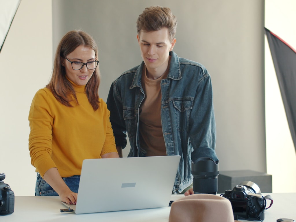 AI视频产品演示电子商务团队的工具、工作流程和自动化